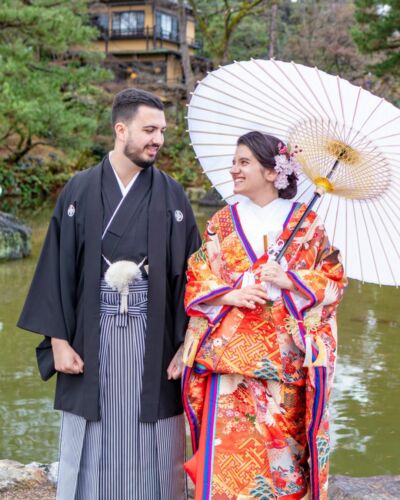 Se marier au Japon, c'est aussi choisir de découvrir la richesse de ses traditions. De la cérémonie aux tenues, chaque détail s'inscrit dans un héritage culturel transmis depuis des générations. Nous vous accompagnons à chaque étape pour faire de ce projet une expérience authentique, vécue en toute sérénité. #fragrancemariage #mariagejaponais #semarieraujapon #weddinginjapan #mariagekyoto