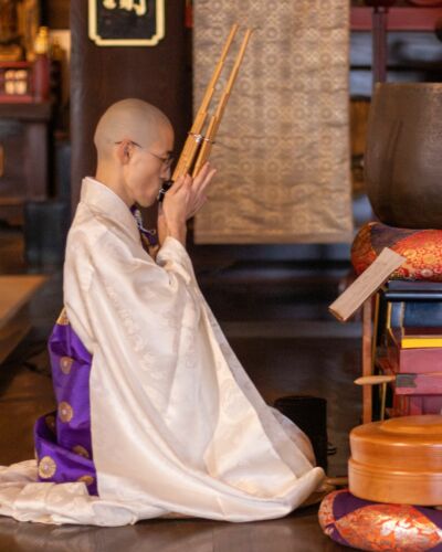 Au cœur des temples de Kyoto, la tradition continue de vivre à travers chaque cérémonie. Un patrimoine précieux, transmis avec respect. #myokakujitemple #Kyoto #traditionjapon #ceremoniejapon #kyototemple